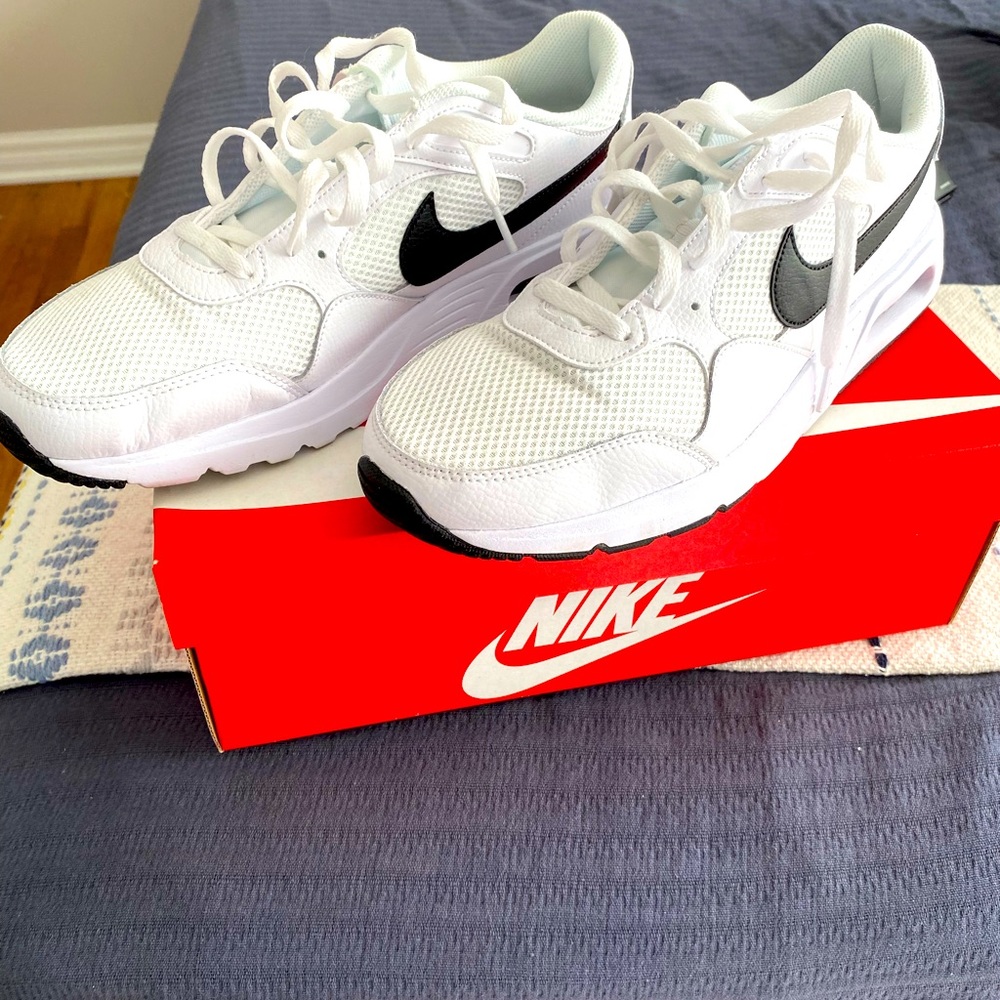 White & black Nike Air Max SC; Mens size 12.